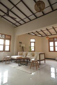 Χώρος καθιστικού στο Bakamuna Coliving Villa near Hiriketiya