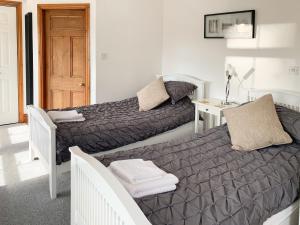 Postel nebo postele na pokoji v ubytování Holburn House + 7 fotografií