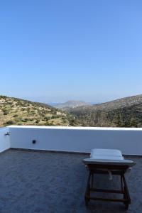 a table on a patio with a view of the desert at Lefkes Horizon in Lefkes