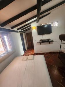 Μια τηλεόραση ή/και κέντρο ψυχαγωγίας στο Hotel Posada SantaMaria Villa de Leyva