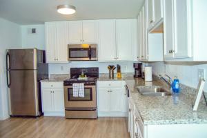 Η κουζίνα ή μικρή κουζίνα στο Downtown Condo, sleeps 6, minutes from Broadway!