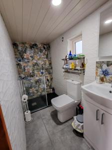 Koupelna v ubytování Hilltop Cabin