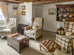 a living room with two chairs and a table at Toad Hall in Helmsley