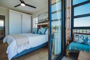 Ένα ή περισσότερα κρεβάτια σε δωμάτιο στο George City Centre Stunning Mountain views