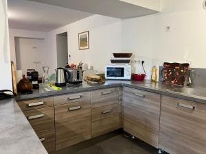 Kuchyň nebo kuchyňský kout v ubytování Appartement spacieux 8 pers centre Autrans, terrasse - FR-1-737-102