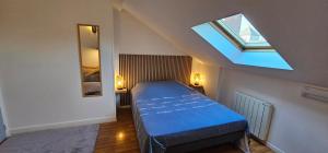 En eller flere senge i et værelse på Calme et Confort