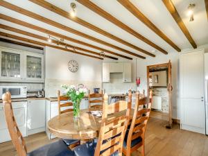 Köök või kööginurk majutusasutuses Cwm Eithin Cerbid - Cottage