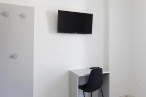 TV a/nebo společenská místnost v ubytování Astoria Guest House