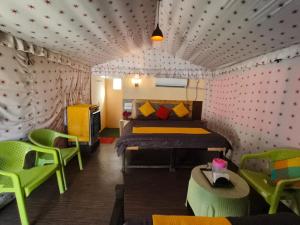 Posezení v ubytování Himalayan Ganga Retreat