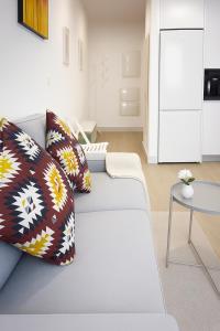 a living room with a couch and a table at Apartamentos La Gringa Centro Gijon II Obra nueva con posibilidad de Parking in Gijón