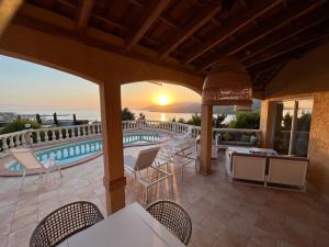 Bazén v ubytování PROPRIANO nebo v jeho okolí