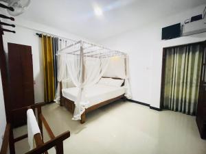 Ένα ή περισσότερα κρεβάτια σε δωμάτιο στο GoCeylonHomestay