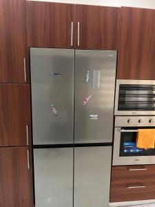 Η κουζίνα ή μικρή κουζίνα στο The Pears Apartment East Legon