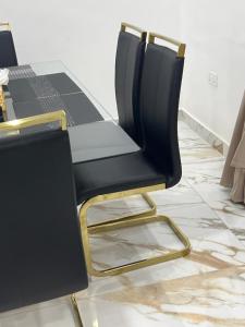 Χώρος καθιστικού στο The Pears Apartment East Legon