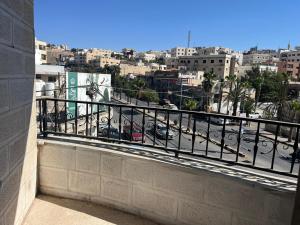 Photo de la galerie de l'établissement 2 Bedroom apartment in Jerash Centre, à Jerash 6 autres photos