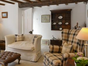 a living room with two chairs and a table at Toad Hall in Helmsley