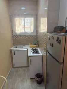 Kuchyň nebo kuchyňský kout v ubytování Appart près des ruines romaines.