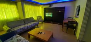 Μια τηλεόραση ή/και κέντρο ψυχαγωγίας στο Your home in Izmir