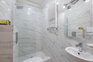 Ένα μπάνιο στο Modern Apartment +11 φωτογραφίες