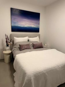 Ένα ή περισσότερα κρεβάτια σε δωμάτιο στο Platinum VIP - Northern light luxury house