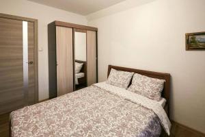 Giường trong phòng chung tại Your Apart in Republic Square