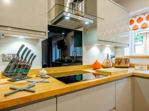 Η κουζίνα ή μικρή κουζίνα στο Hare Bee & Bee +20 φωτογραφίες