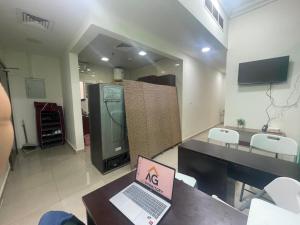 TV a/nebo společenská místnost v ubytování AG DORMS and BUNKS