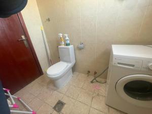 Koupelna v ubytování AG DORMS and BUNKS + 7 fotografií