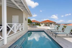 Πισίνα στο ή κοντά στο Luxe Villa Met Panoramisch Zicht En Privzwembad