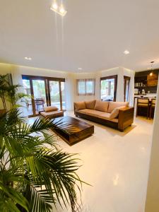a living room with a couch and a table at Hura Vilas in Itarema