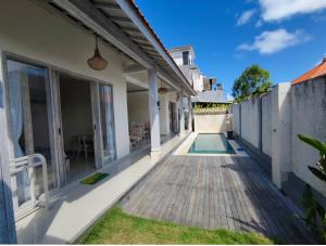 a view of a house with a swimming pool at Villa kembar ungasan in Ungasan