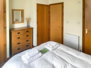 a bedroom with a bed with towels on it at 1 Lonsdale House in Keswick +5 photos