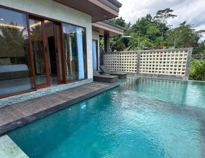 Πισίνα στο ή κοντά στο Uma Swari Suites Villa Sidemen