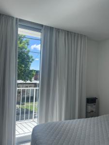 Postel nebo postele na pokoji v ubytování Triplex con 3 dormitorios, terraza y cochera + 10 fotografií