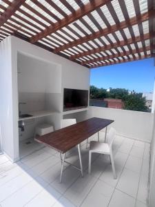 Balkón nebo terasa v ubytování Triplex con 3 dormitorios, terraza y cochera