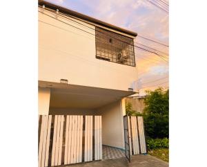 Budova, kde se vila nachází