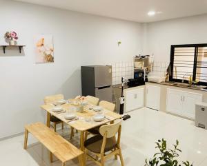 Kuchyň nebo kuchyňský kout v ubytování Nasrina's House