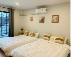 Postel nebo postele na pokoji v ubytování Nasrina's House