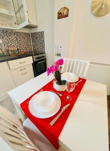 Η κουζίνα ή μικρή κουζίνα στο Airport Gardens Studio