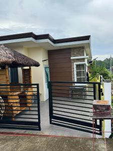 Το κτήριο όπου στεγάζεται  η παραθεριστική κατοικία +12 φωτογραφίες