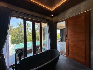 Πισίνα στο ή κοντά στο Uma Swari Suites Villa Sidemen +4 φωτογραφίες