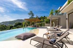 an image of a villa with a swimming pool at Stunning Koh Samui Villa with Infinity Pool & Ocean View "Villa Sabaï Dii" in Koh Samui