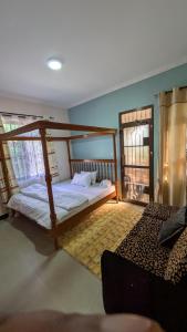 En eller flere senge i et værelse på Michelle Mountain Villa Retreat