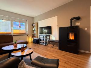 TV a/nebo společenská místnost v ubytování Ferienwohnung Glückauf - KEINE Monteurzimmer