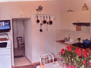 a kitchen with pots and pans hanging from the wall at Casa Marie in Sampolo
