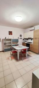 a kitchen with a table and chairs in a room at L'approdo in Schisò +10 photos