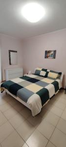 a bedroom with a large bed in a room at L'approdo in Schisò