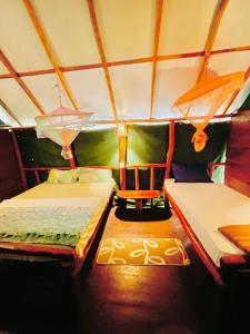 Postel nebo postele na pokoji v ubytování Brookline Safari Resort