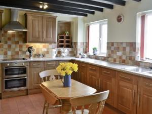Kuchyň nebo kuchyňský kout v ubytování Well Cottage