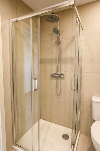 Ένα μπάνιο στο Alpenpanorama Renoviertes Apartment mit Bergblick